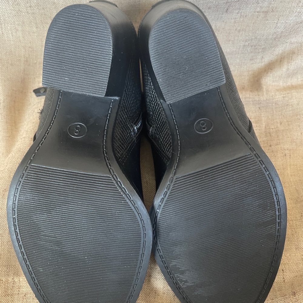 Universal Thread Booties - Picture 9 of 9